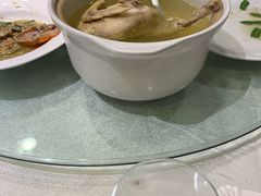 火腿菌菇母鸡汤-梅龙镇酒家(南京西路总店)