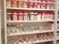 -名创优品(北京新中关购物中心地铁层店)