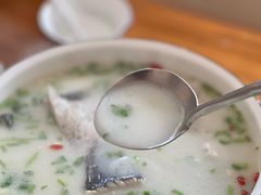 -美顺香食府鱼头老店(雪野湖店)