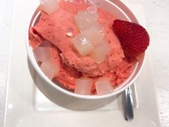 士多啤梨椰果冰-聪嫂私房甜品(旺角二店)