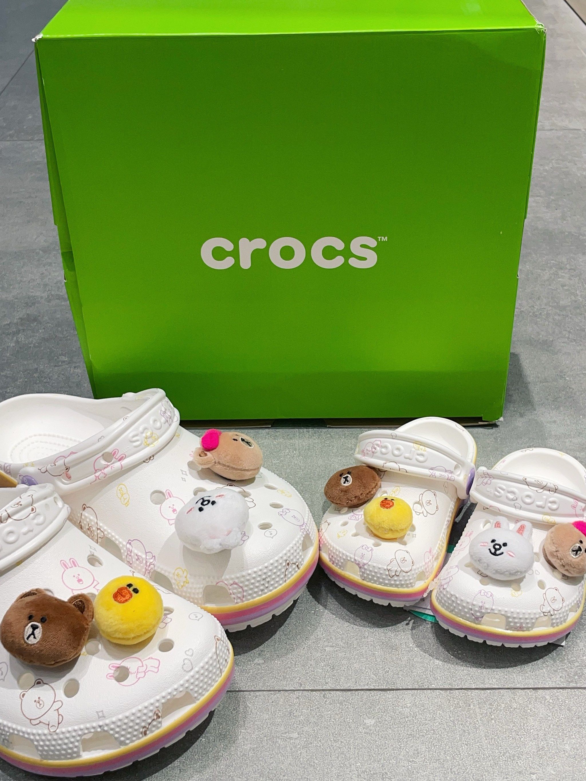 卡骆驰联名款洞洞鞋