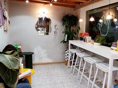 用餐区-BE YOLO必有乐&小红帽三明治