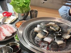 -围炉肉舍•炭烤活鳗•丹东海鲜烤肉(步行街店)