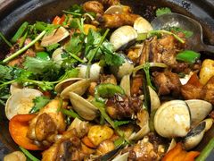白贝土鱿啫鸡煲-大头唛·啫鸡煲.粤菜.专门店(289艺术园区店)