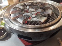 -围炉肉舍•炭烤活鳗•丹东海鲜烤肉(步行街店)