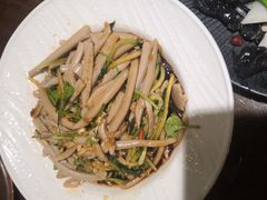 -东口码头·烧鸽子·鱼头泡饼·地方菜(金鹰悦城店)