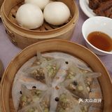 肉质紧实，好吃。叉烧酥我的最爱，外皮酥软