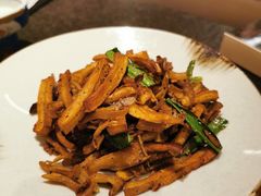 盐焗菌菇-丝路金桃·新疆菜(徐汇店)