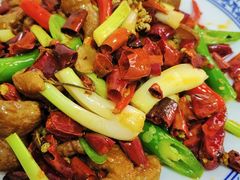 鲜辣肥肠-老街无刺鲫鱼
