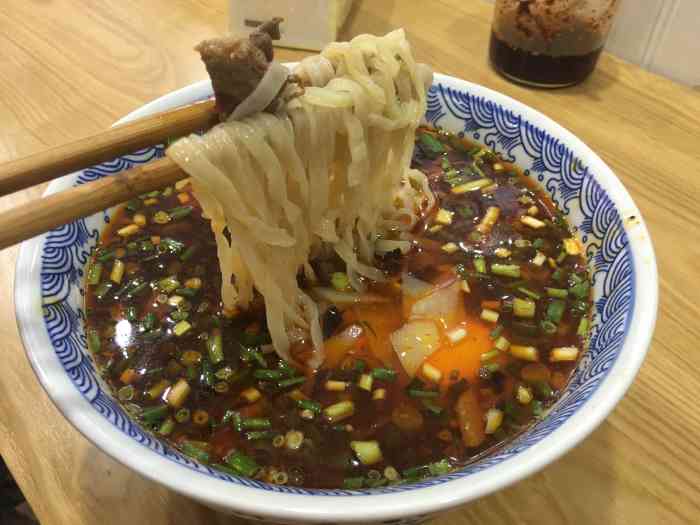 西安大碗面-"店子就在德思勤斜对面,离办公室很近,工作.