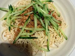 -肥肥虾庄·金牌油焖大虾(汉街SKP店)