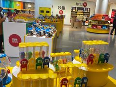 -m豆巧克力世界(上海世茂广场店)