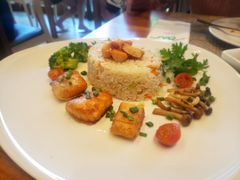 -Chom Cafe and Restaurant