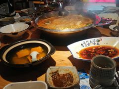 -野山舂·贵州现舂酸汤火锅(鸿通城店)