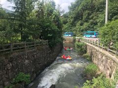 -安吉龙王山峡谷漂流