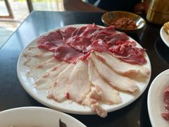 -周老三跷脚牛肉·全牛火锅(非遗传承店)