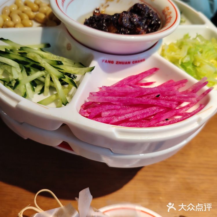 冷天里的暖心炸酱面馆