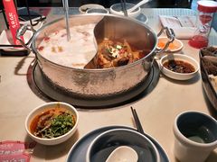 牛腩鸳鸯锅-左庭右院鲜牛肉火锅(浦江欢乐颂店)