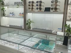 -翰佐蔡司小乐圆·依视路星趣控·暴龙眼镜折扣店