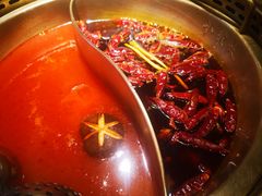 番茄鸳鸯锅-小龙坎老火锅(北京三里屯店)