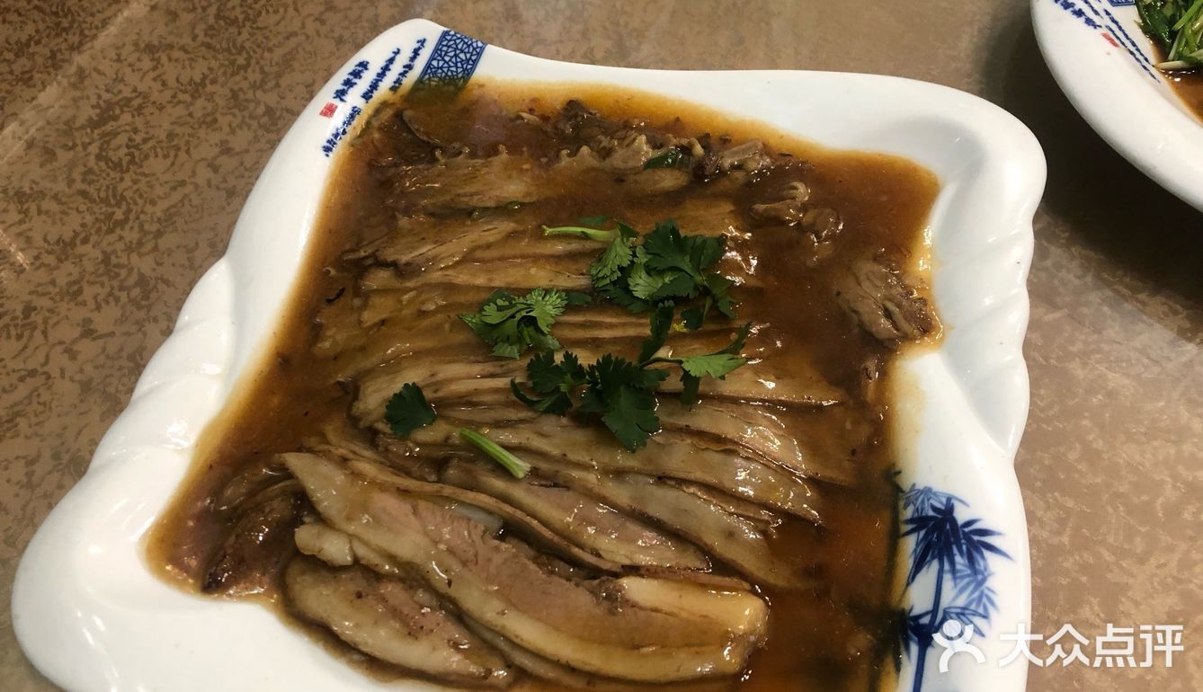 我记得在民益街还有个店,那里不太好停车,所以就到这里了