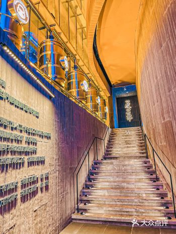 南京开了精酿啤酒博物馆 被满墙各类酒震撼到