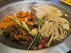 -沸炉重庆老火锅(军事博物馆店)