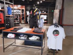 -耐克(恒隆广场店)