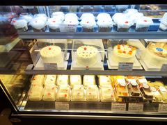 -红宝石·鲜奶小方·海派西点房(南丹店)
