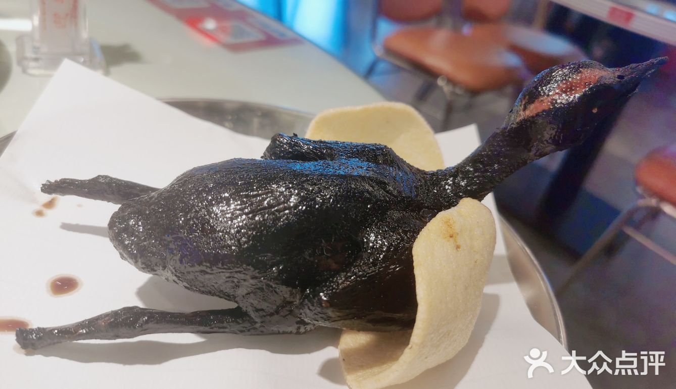 用用瓣开有很多汁流出来，一口下去外脆肉滑够汁够味