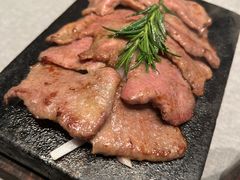 牛舌-左庭右院鲜牛肉火锅黑金店(陆家嘴中心店)