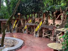 -天门沟九州驿站树上汤泉