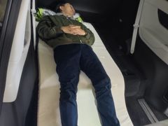 -小鹏汽车(上海静安大融城店)