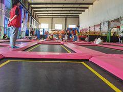 -反弹空间蹦床主题乐园