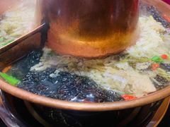 -果松木炭酸菜铜火锅·外婆参鸡汤