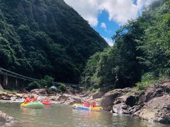 -安吉龙王山峡谷漂流