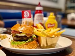 拉丝芝士牛肉堡-Bistro 63 创意融合料理(广粤天地店)