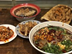 张飞牛肉粉-爆炸头阿姨小四川正宗川味小吃(无任何分店)