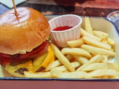 招牌澳洲牛肉汉堡-MIKAKU(万达广场上海宝山店)