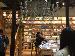 -猫的天空之城概念书店(杭州南宋御街店)