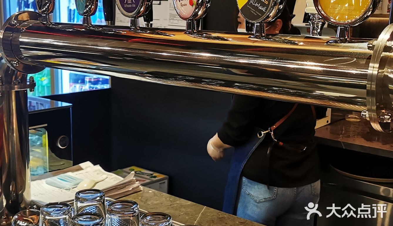 w酒店下沉广场有一家风格高级的火锅店 很适合跟闺蜜