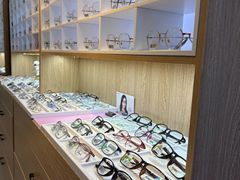 -天空之镜眼镜店蔡司依视路配镜授权零售店(望京颐堤港店)