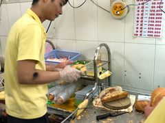 -Bánh Mì Huynh Hoa