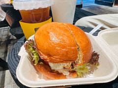 松露菌菇奶酪牛肉汉堡-JPG canteen(广州寺右公馆店)