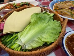 蘸酱菜-东北哈尔滨酱骨头馆房掌柜铁锅炖