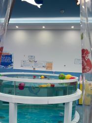 -鲸鱼堡亲子恒温泳池游泳俱乐部(彰泰天街店)