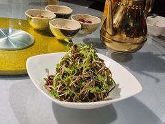香椿苗拌黑豆丝-京味斋·北京烤鸭(北京南站洋桥店)