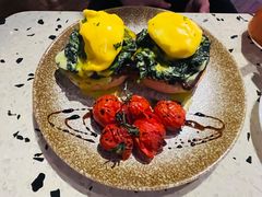 班尼迪克蛋奶油菠菜火腿肉贝谷-The Rug(三里屯店)