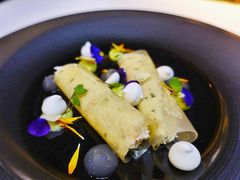 帝王蟹柚子卷搭配鳄梨酱花园香草及鲜花-AZUR聚(香格里拉饭店)