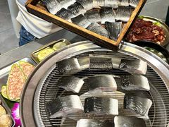 -围炉肉舍•炭烤活鳗•丹东海鲜烤肉(步行街店)